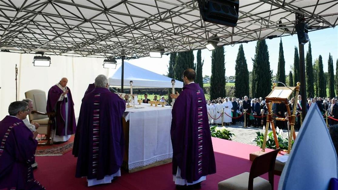 Папа відслужив Святу Месу за померлих на римському кладовищі