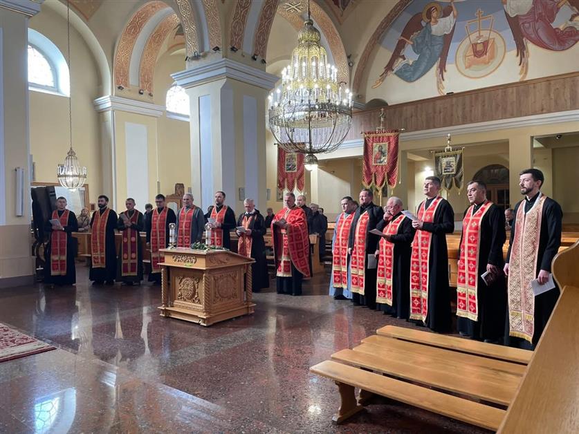 Священики Мукачівського міського деканату молилися за МИР