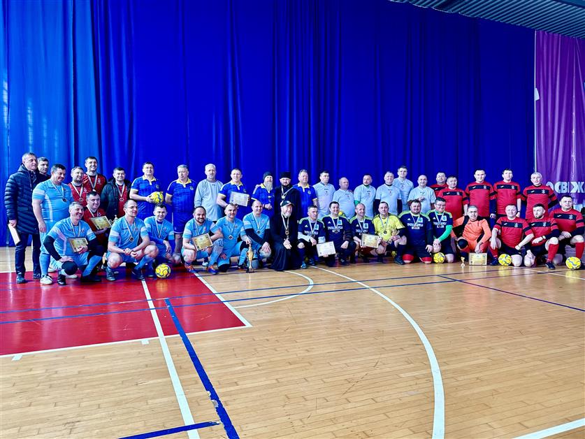 В Ужгороді пройшов Між’єпархіальний турнір з футболу серед священників: спортивний дух, братерство та молитва за Україну