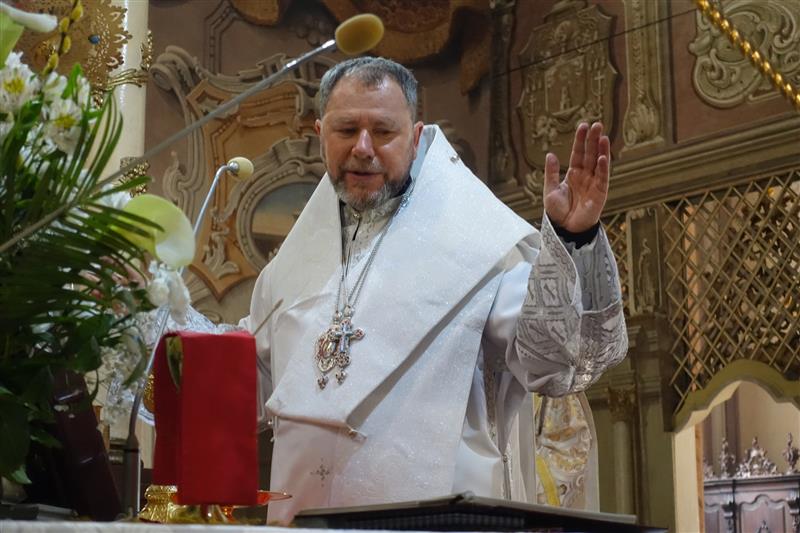 Архиєрейська Божественна Літургія у свято Світлого Воскресіння Христового