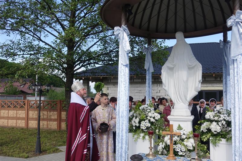 Освячення статуї Божої Матері