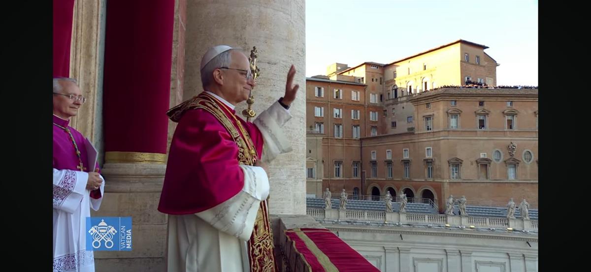 Папа Лев XIV вперше з'явився перед вірними