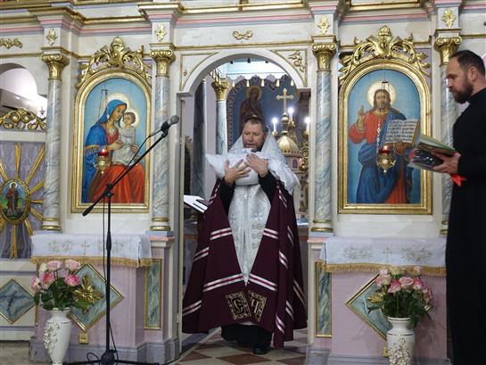 Хрещення шостої дитини у сім'ї о.Михайла Микуланинця