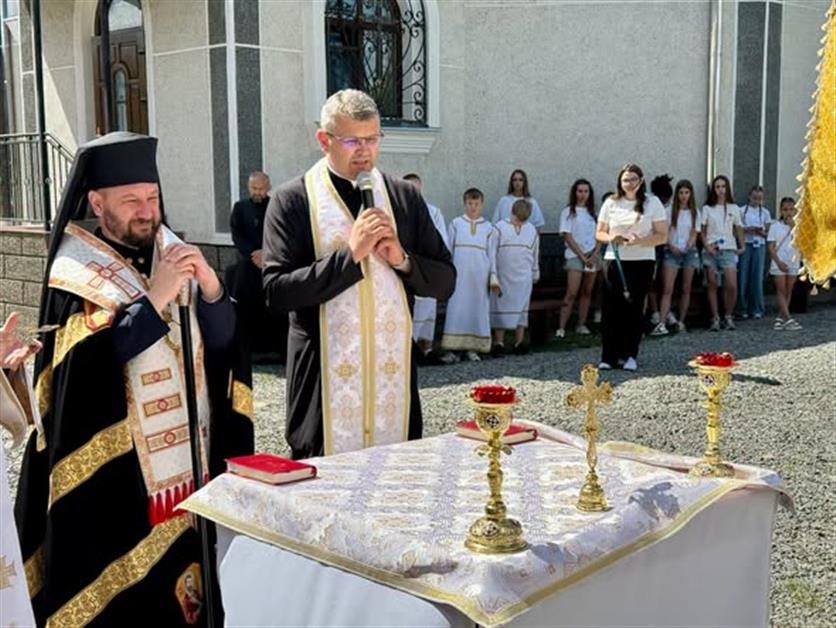 Владика Теодор освятив катехитичні класи та благословив Пункт незламності у Хусті