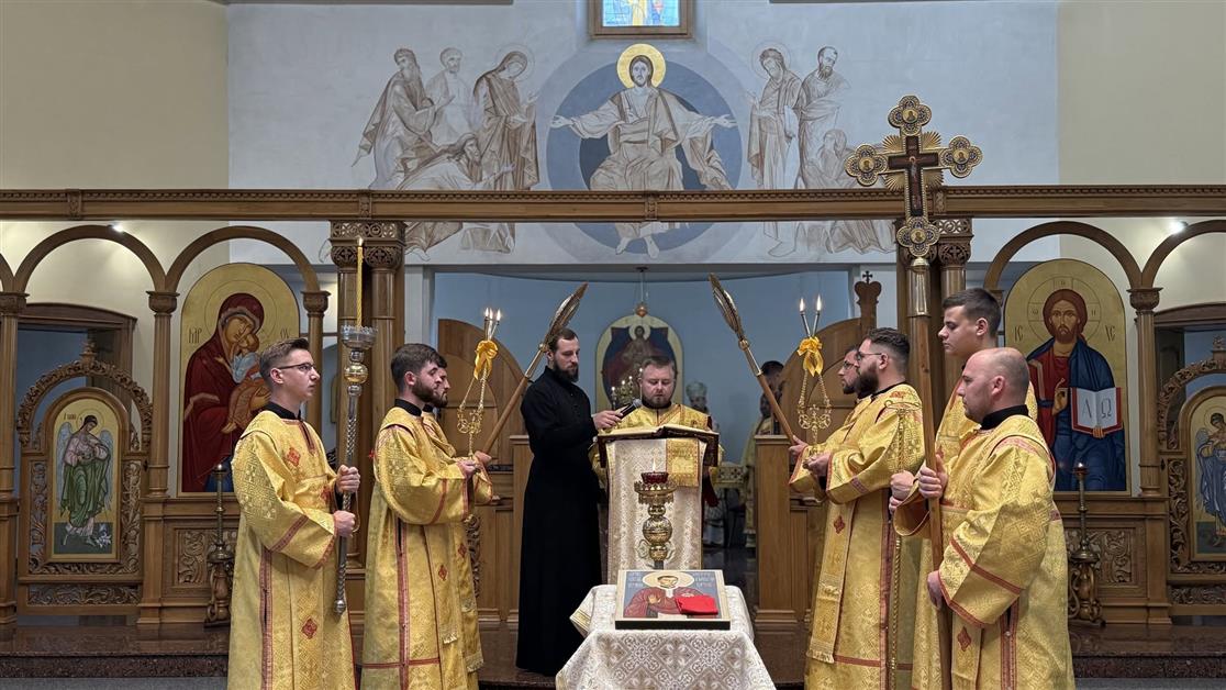 Владика Теодор очолив Божественну Літургію в семінарійному храмі УжГКБА