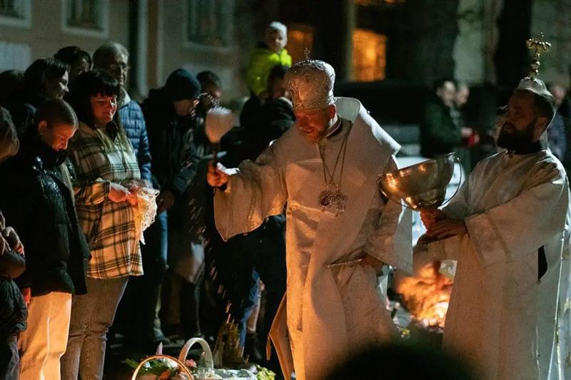 Всенічне та Воскресна Утреня у свято Пасхи