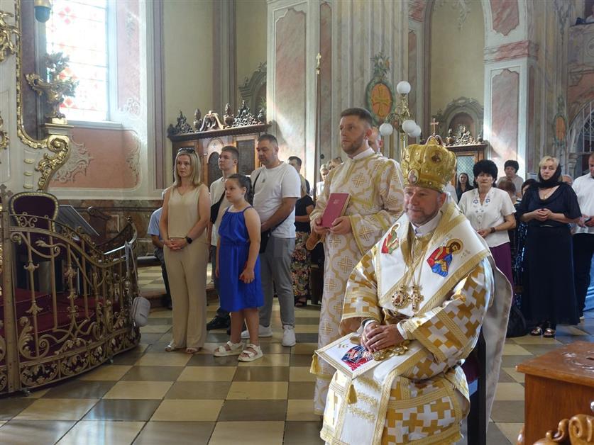 Архієрейська Божественна Літургія та панахида за воїнами