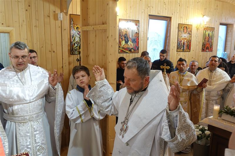 Архиєрейська Божественна Літургія з нагоди храмового празника Воскресіння Христового.