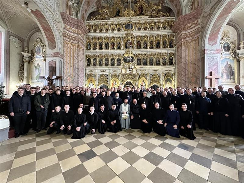 Молитва Вервиці, після якої було зачитано, що Папа Франциск номінував нового Єпископа-ординарія для МГКЄ