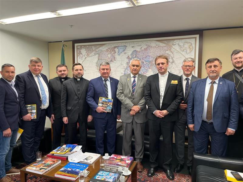 Завершення візиту делегації ВРЦіРО до Бразилії: шокуючі свідчення про злочини Росії та молитва за мир під покровом Богородиці