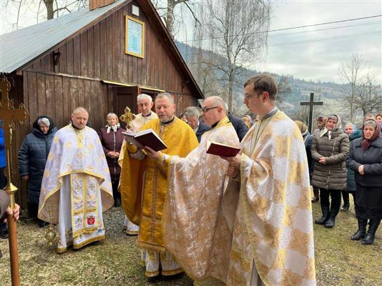 Освячення хрестів у селі Майдан