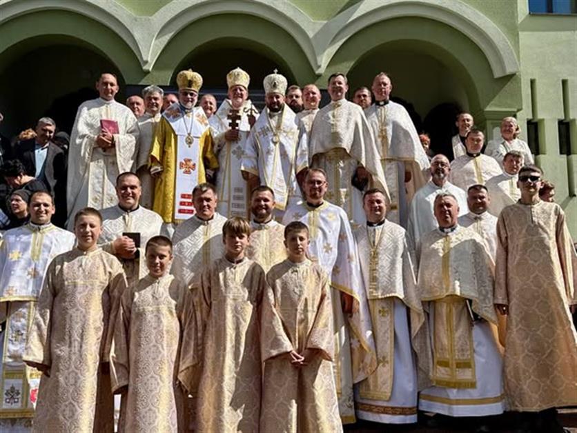 Владика Теодор взяв участь в освяченні храму Святої Софії у Бурштині