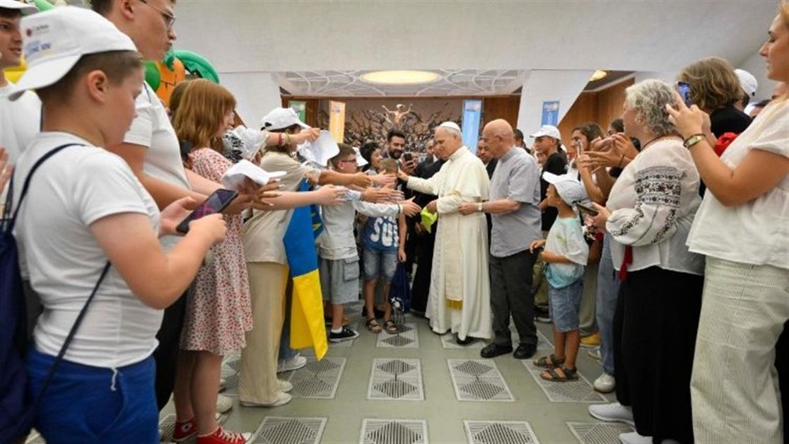 Папа, спілкуючись з дітьми: вже з дитинства можемо будувати мости