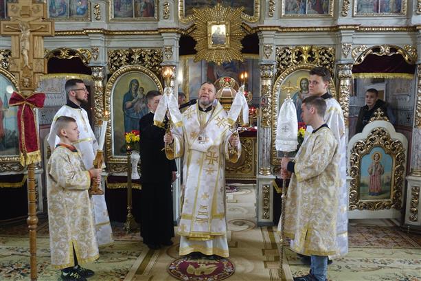 Архиєрейська Божественна Літургія та Хресна Дорога у селі Худльово в Лазареву Суботу.