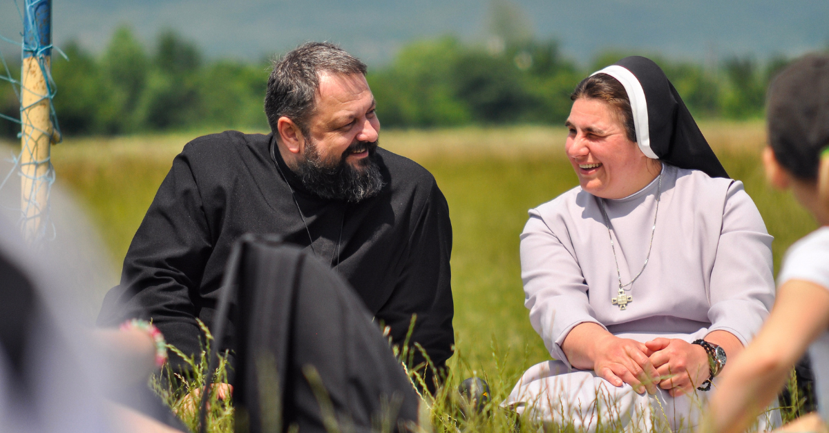 Зупиніться, слухайте, довіртеся: послання папи Лева XIV з нагоди 63-го Всесвітнього дня молитви за покликання