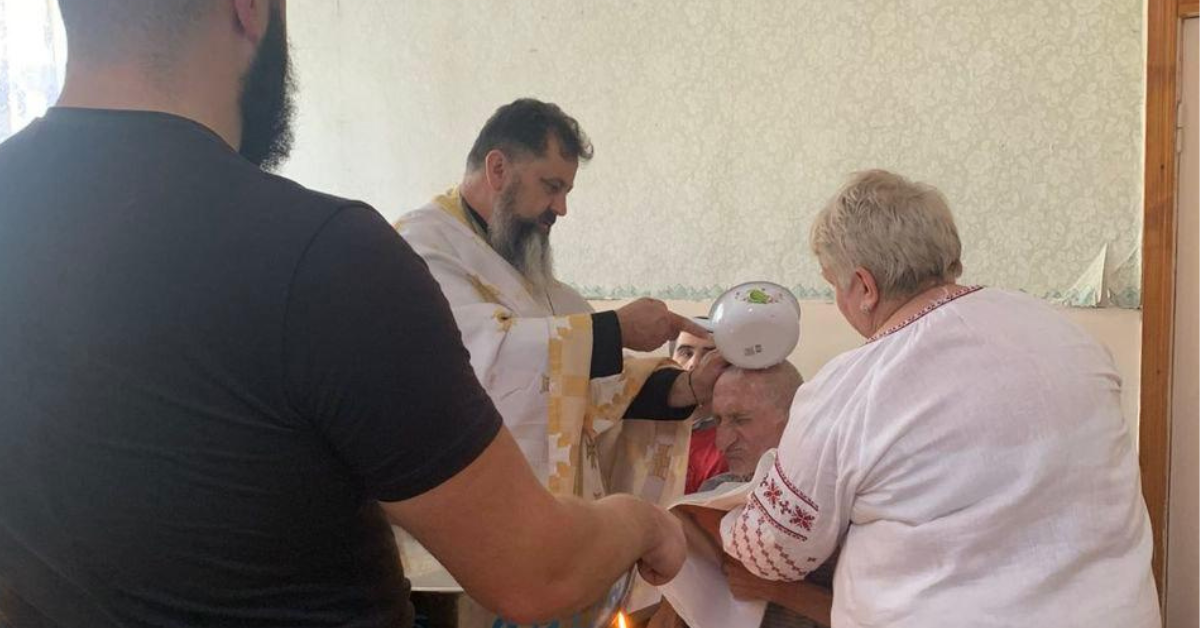 96 нових християн: на Миколаївщині звершено масове хрещення переселенців, військових і мирян