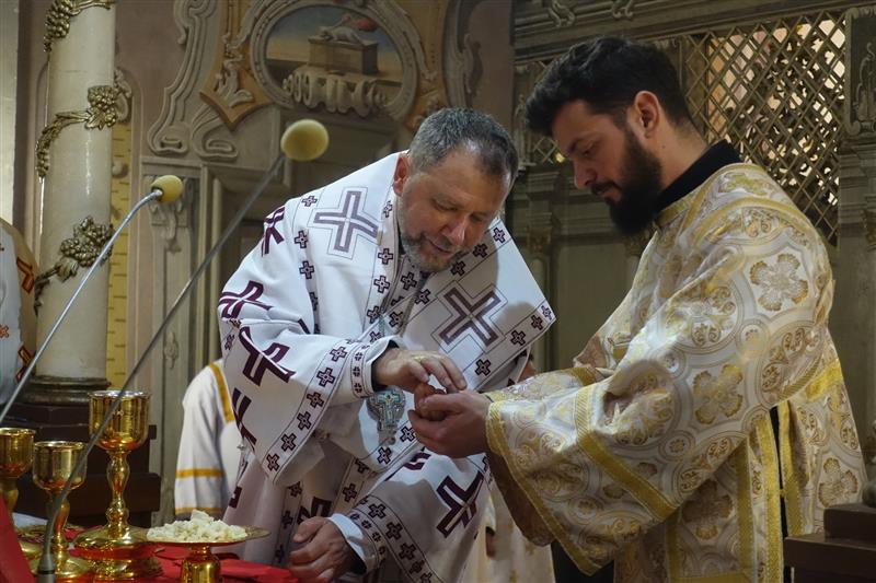 Архиєрейська Божесвенна Літургія з  уділенням нижчх чинів та піддияконату брату Тимофію із згромадження Воплоченого Слова.