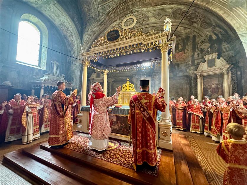 Владика Теодор очолив Божественну Літургію з нагоди празника священномученика Петра-Павла Ороса