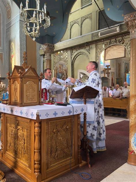 Храмове свято Різдво Пресвятої Богородиці, в селі  Олешник Виноградівського деканат