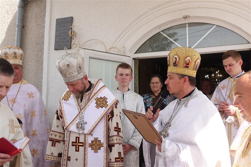 Архиєрейська Божественна Літургія на парафії жінок Мироносиць