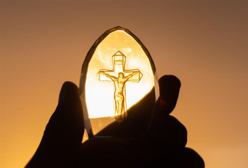 НАШ БОГ… «був розп’ятий за нас за Понтія Пилата, і страждав, і був похований».Роздуми про «Символ віри» розділ ІІІ