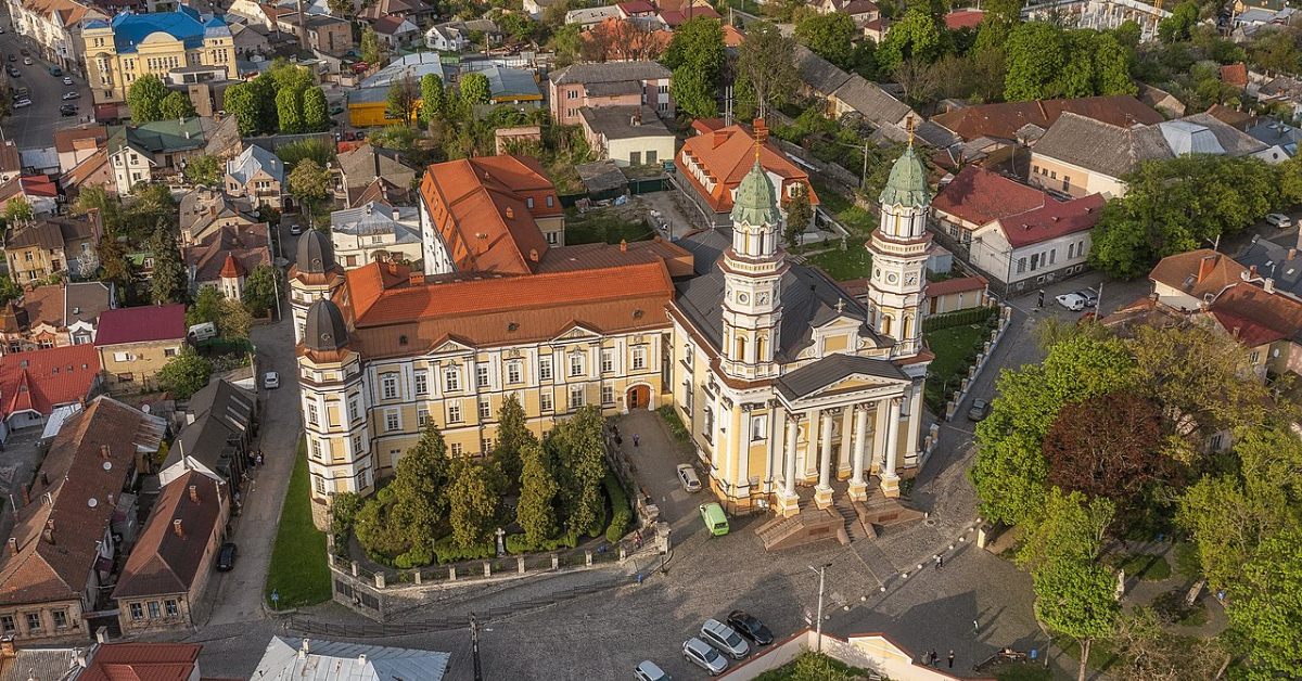 Графік пасхальних богослужінь в Ужгороді 4-5 квітня 2026 року