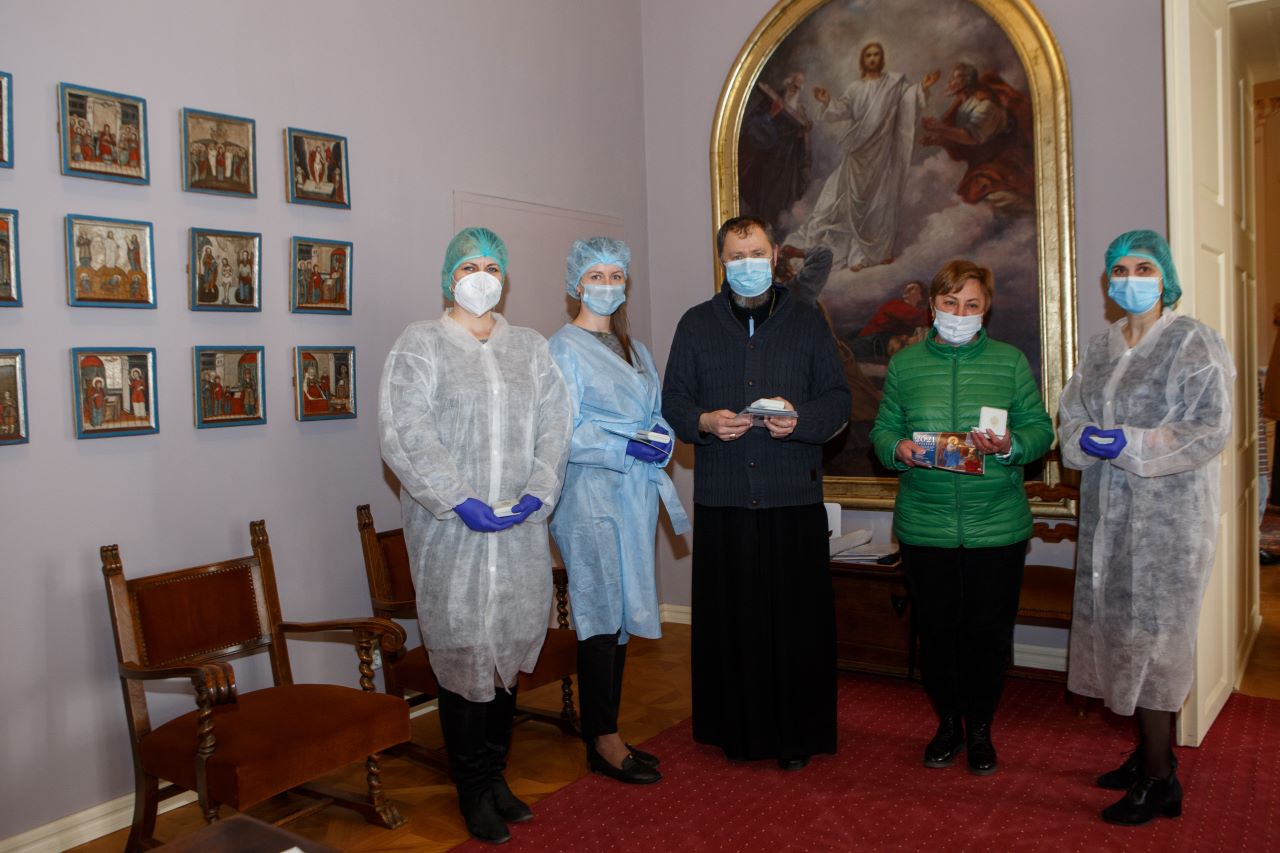 Преосвященний владика НІЛ разом з духовенством пройшли планове щеплення.