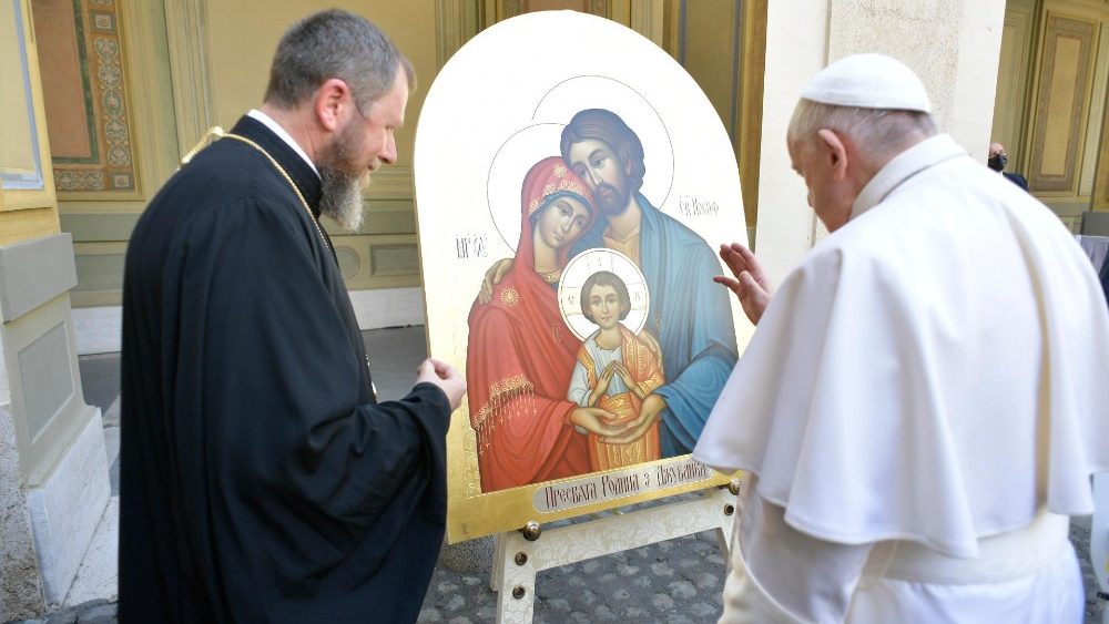 Папа благословив ікону 