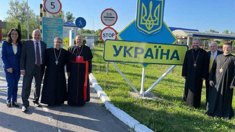 В рамках візиту в Румунію кардинал Сандрі здійснив короткий візит в Україну