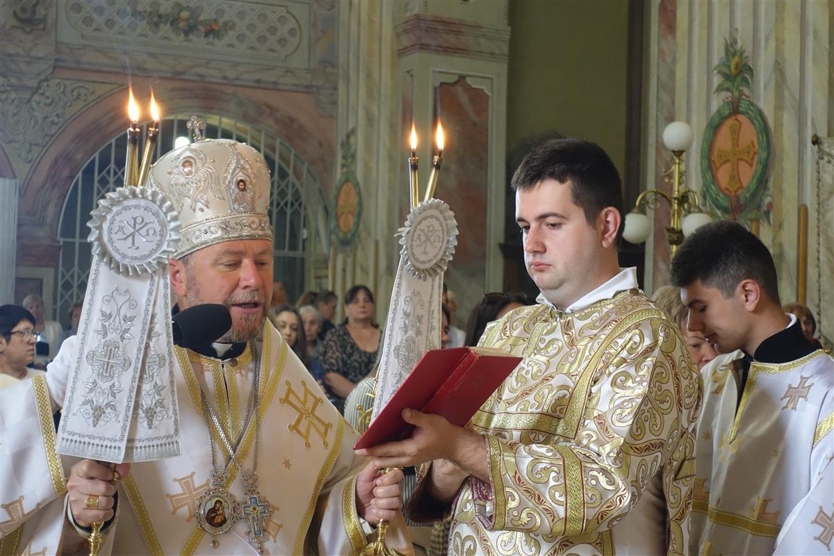 Преосвященнийвладика Ніл очолив Божественну Літургію, після якої освятив колоски молодої пшениці