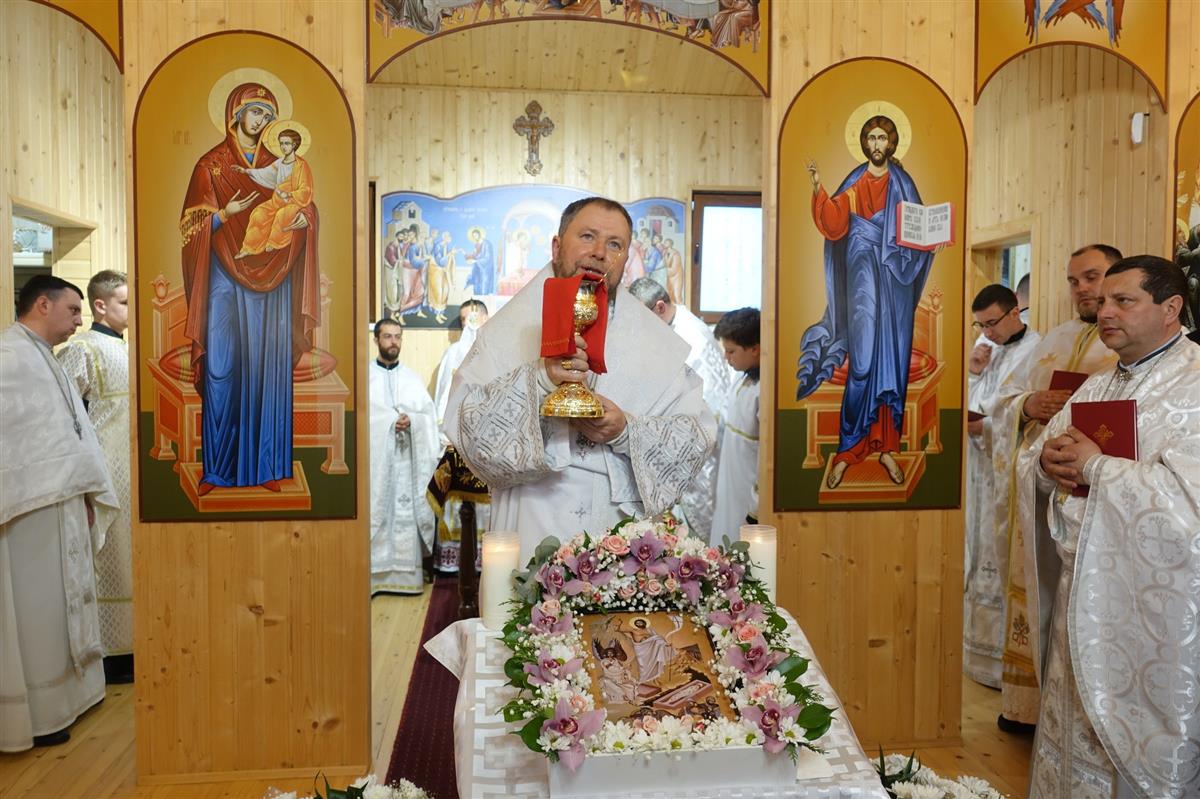 Архиєрейська Божественна Літургія з нагоди храмового празника Воскресіння Христового. м. Хуст.
