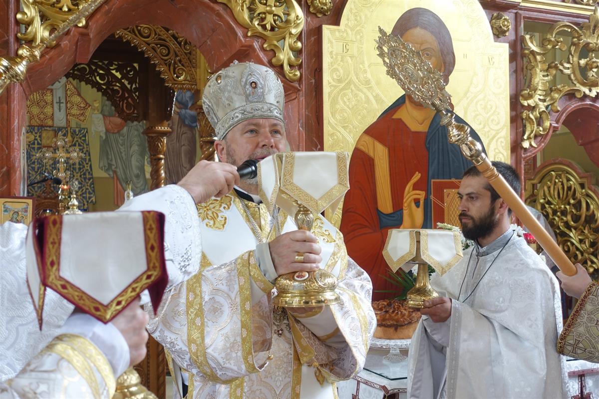 Архиєрейська Божественна Літургія у Святий Світлий Вівторок. м. Хуст.