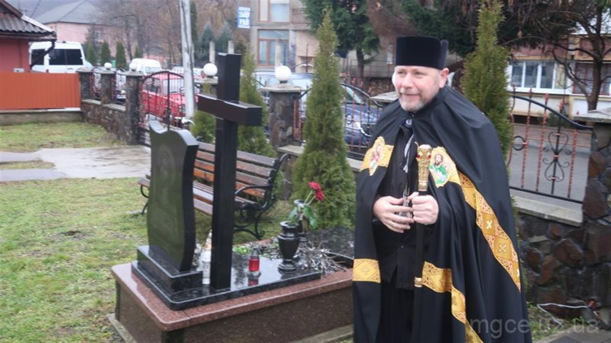 Заупокійна Служба Божа з нагоди 10-ї річниці смерті Преосвященного владики  Івана Лявинця, Апостольського екзарха для католиків візантійського обряду Чеської Республіки, який народився та похований в смт Воловець