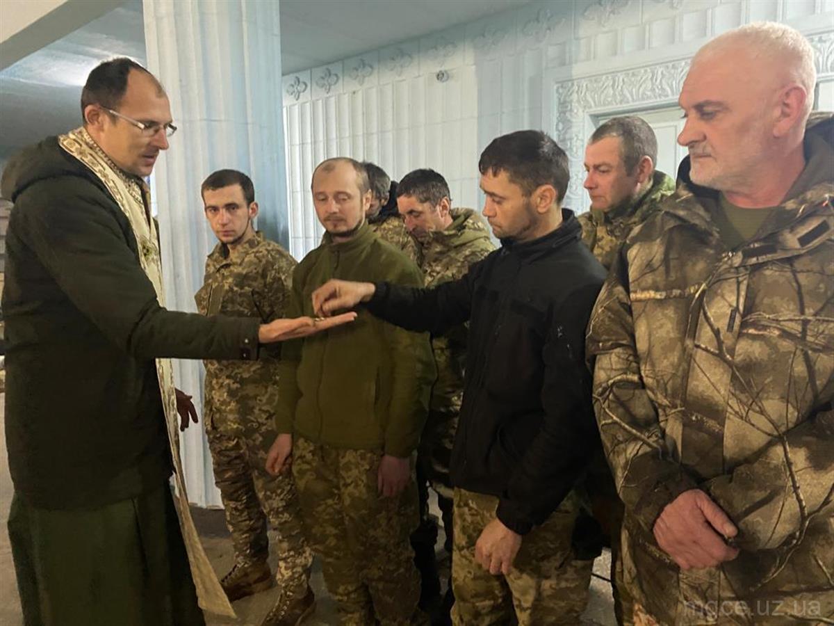 Капелани провели службу в одному з підрозділів 128-ї Закарпатської бригади.