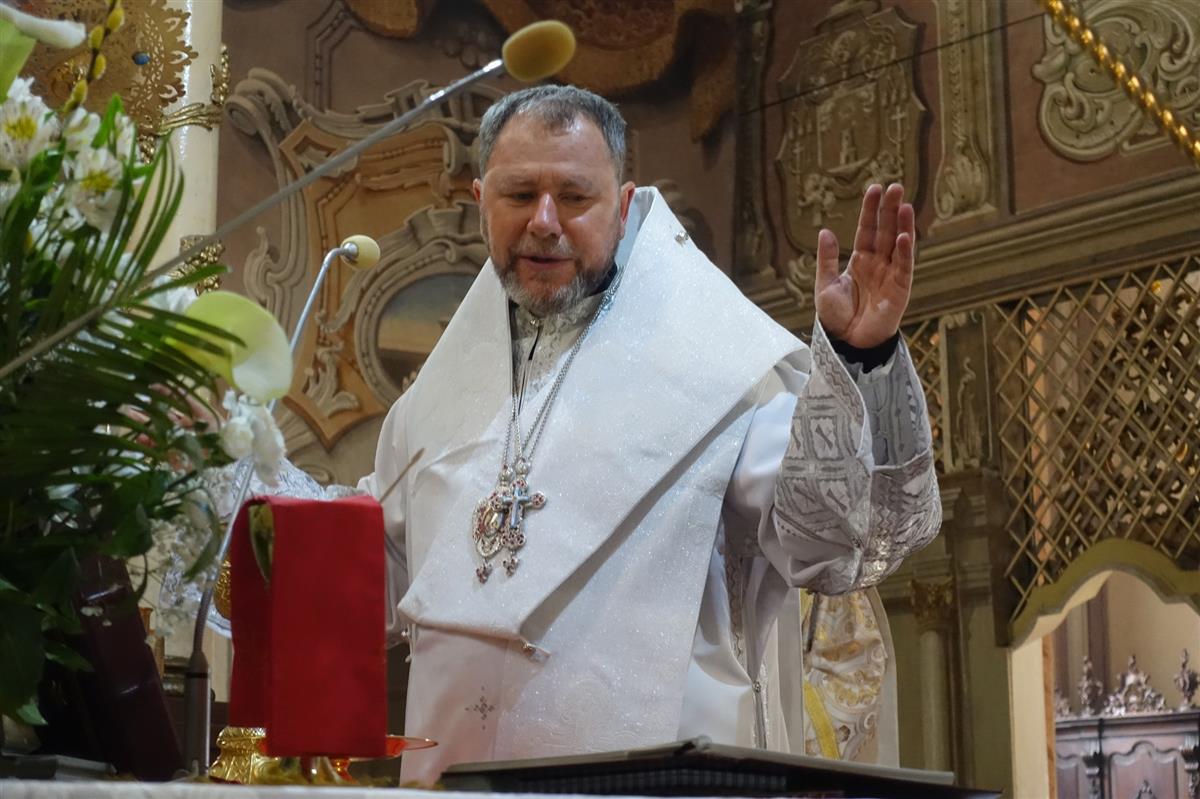 Архиєрейська Божественна Літургія у свято Світлого Воскресіння Христового