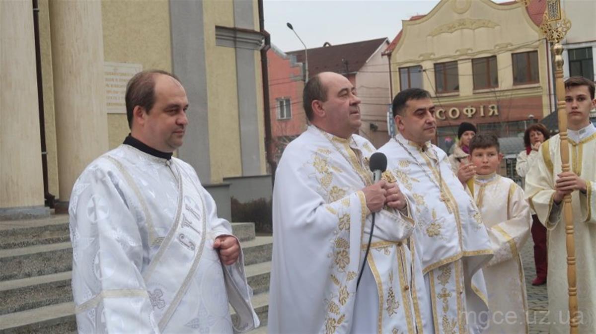 Різдвяна Архієрейська Служба Божа у Свято-Успенському соборі разом з владикою Миколою Лучком, Апостольським адміністратором Мукачівської дієцезії.