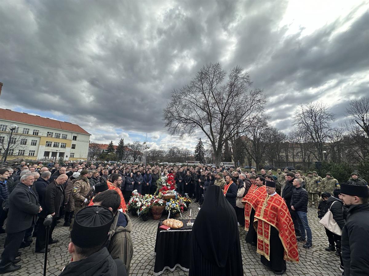 Похорон за новопредставленим воїном Леонідом Дербак, який загинув як герой захищаючи свою Батьківщину