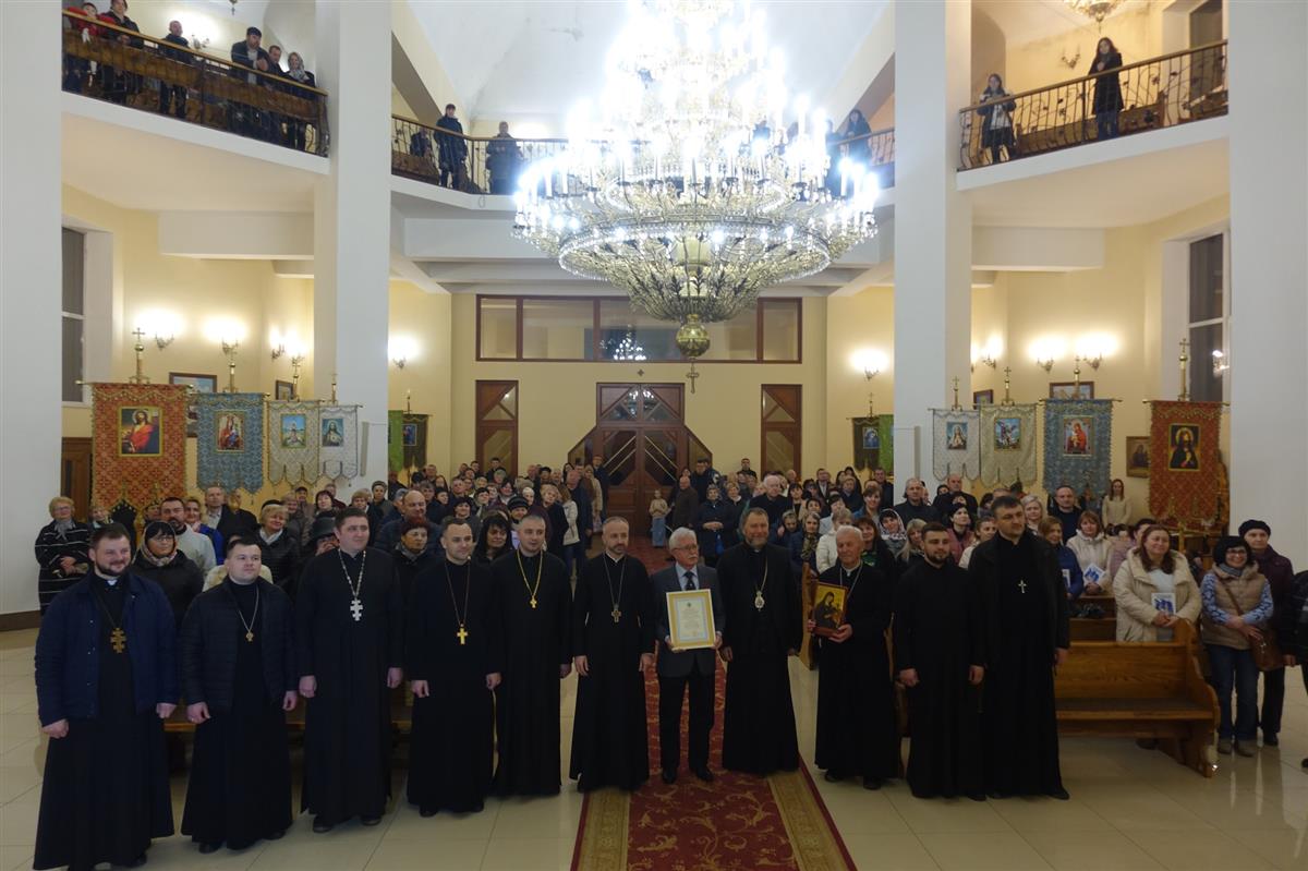 Архиєрейська Божественна Літургія та презентація книги: "Час не зітре їх слід на духовній ниві"