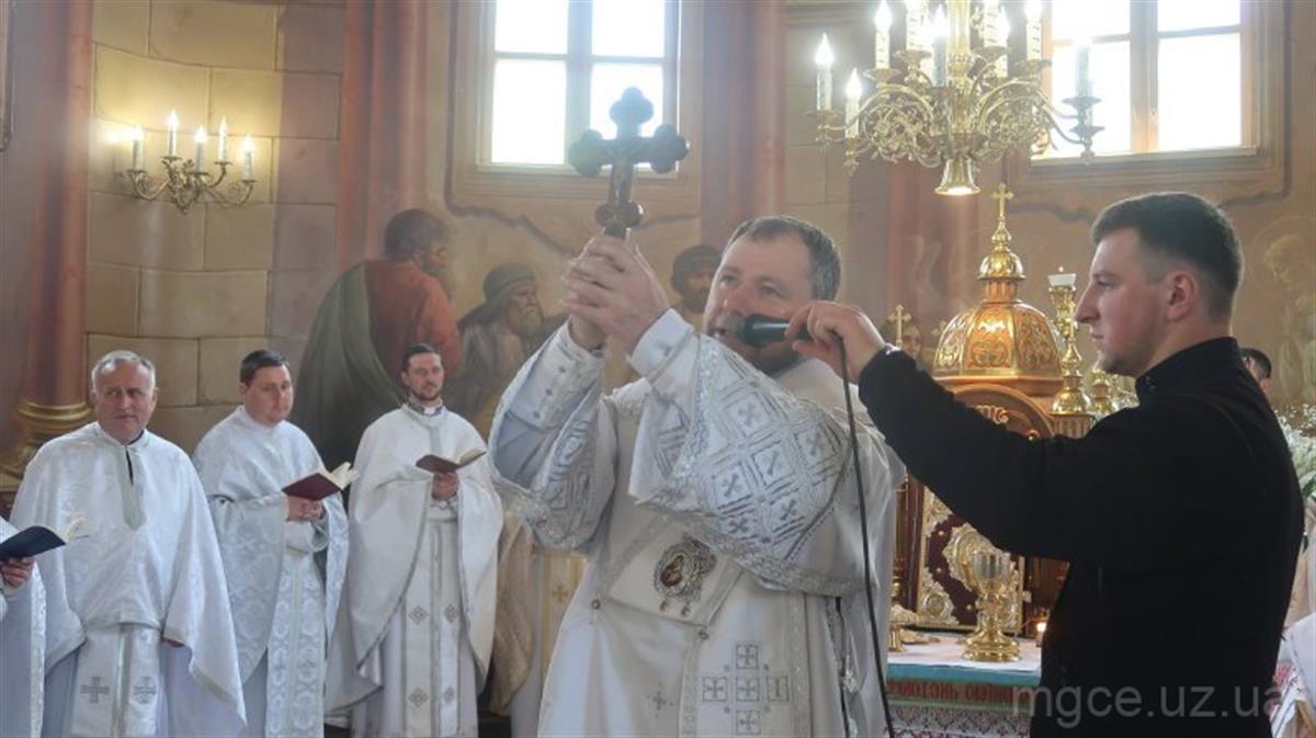 Пасхальна Архієрейська Служба Божа у Свято-Преображенському храмі