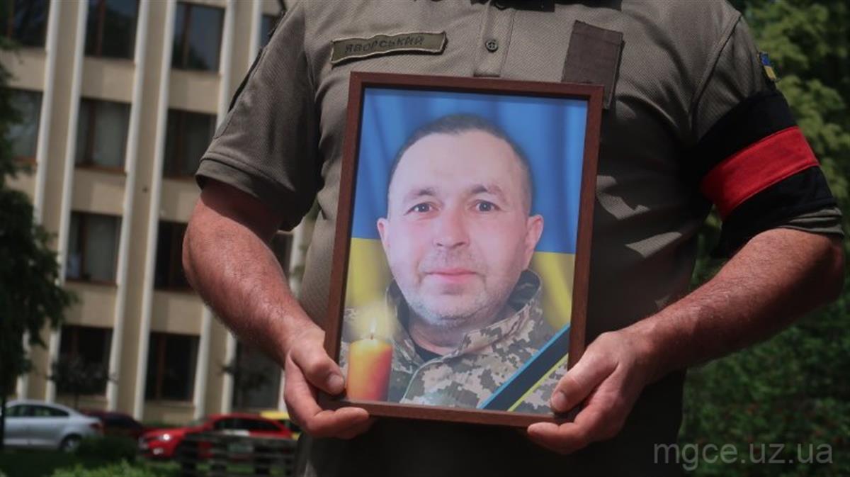 Похорон за новопредставленим воїном Василем Рошко, який загинув як герой захищаючи свою Батьківщину