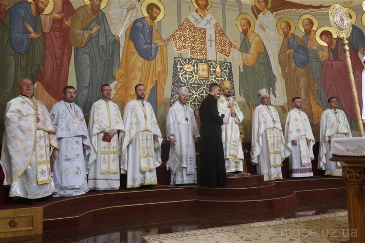 Пасхальна Архієрейська Служба Божа у Свято-Успенському соборі