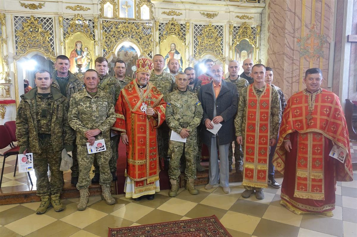 Архиєрейська Божествення Літургія з Чином освячення святого Мира, та чин омивання ніг воїнам ЗСУ у Святий і Великий Четвер.