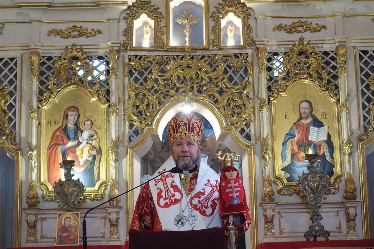 Архиєрейська Божественна літургія в Ужгородському греко-католицькому Кафедральному Соборі.