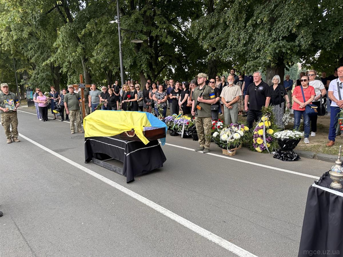 Похорон за новопредставленим воїном Олександром Грабар, який загинув як герой захищаючи свою Батьківщину