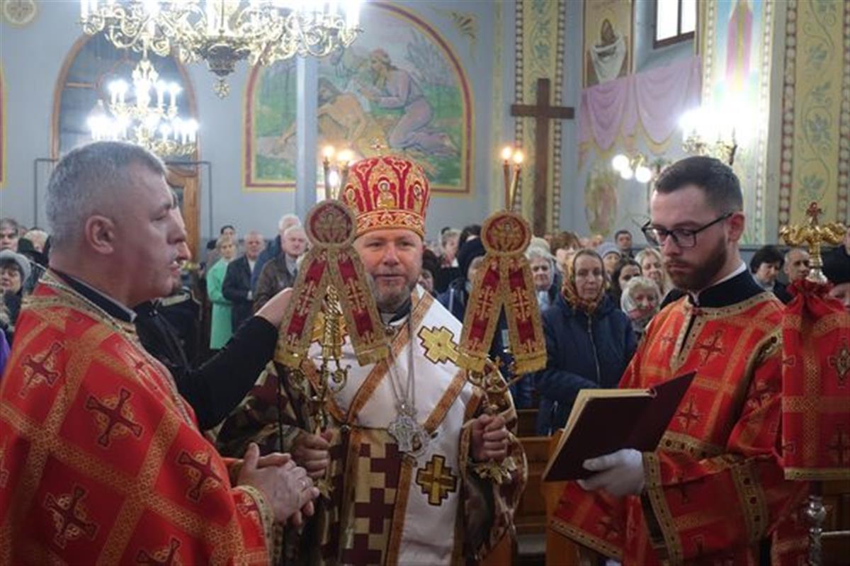 Архієрейська Божественна Літургія, вручення орденів Теодора Ромжі воїнам - героям (посмертно).