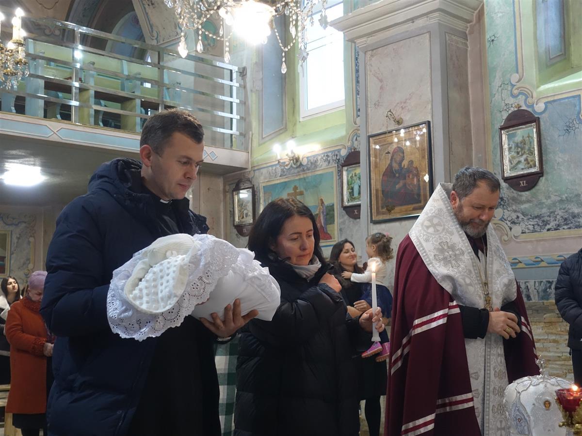 Хрещення шостої дитини у сім'ї о.Михайла Микуланинця, с. Клячаново. 04.02.24