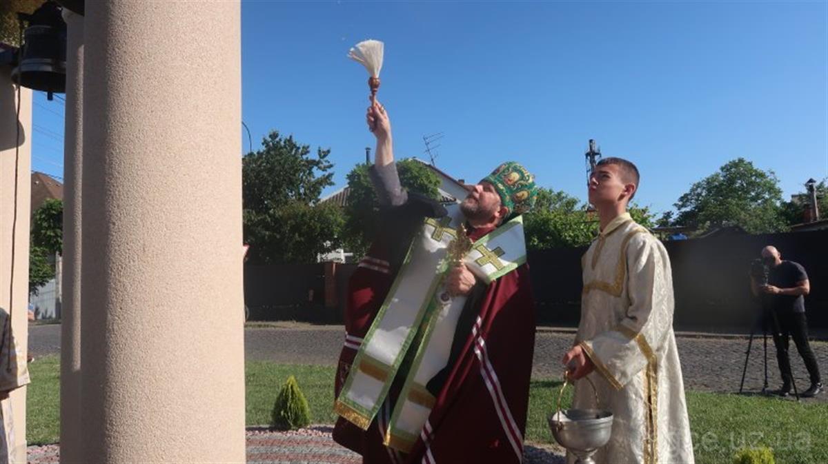 Велика вечірня напередодні свята Зіслання Святого Духа. Освячення іконостасу та дзвонів Свято-Троїцького храму