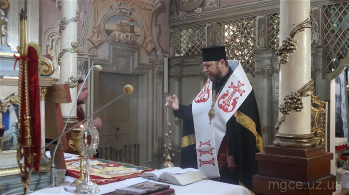 Архієрейська Служба Божа з нагоди Хрестопоклонної неділі