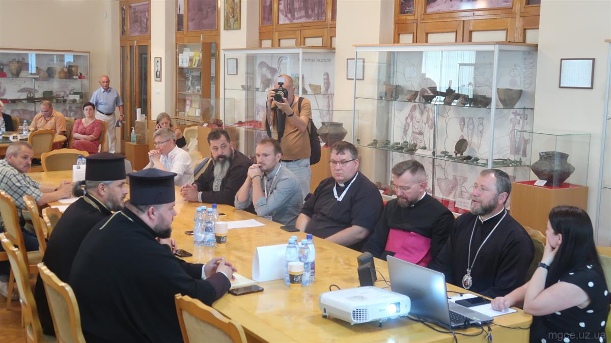 Круглий стіл на тему: «Роль Церкви в суспільстві під час війни» організований Ужгородським Національним Університетом