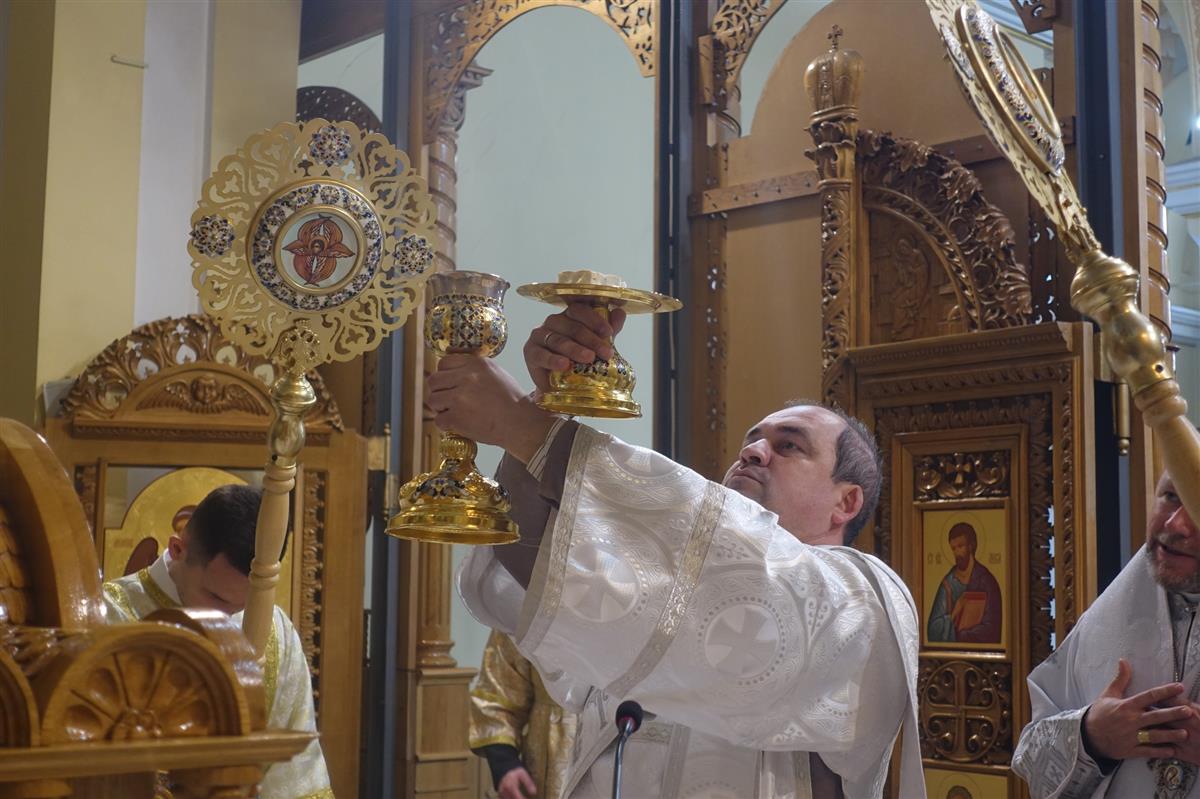 Архиєрейська Божествення Літургія у Святий Світлий понеділок.м. Мукачево